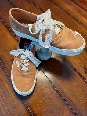 Vans Kids Suede Lace-Up Sneakers in Tan with White Lace